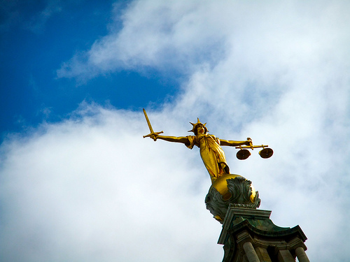 an image showing the statue of justice to illustrate 